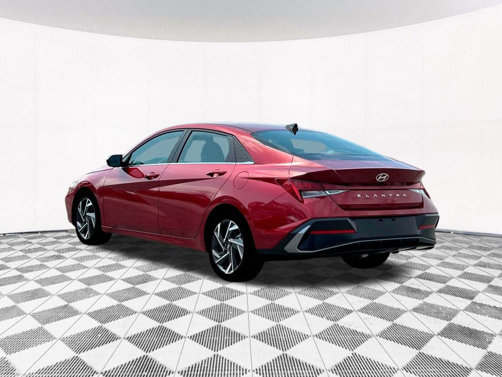 Used 2024 Hyundai Elantra SEL w/ Convenience Package FWD image 7