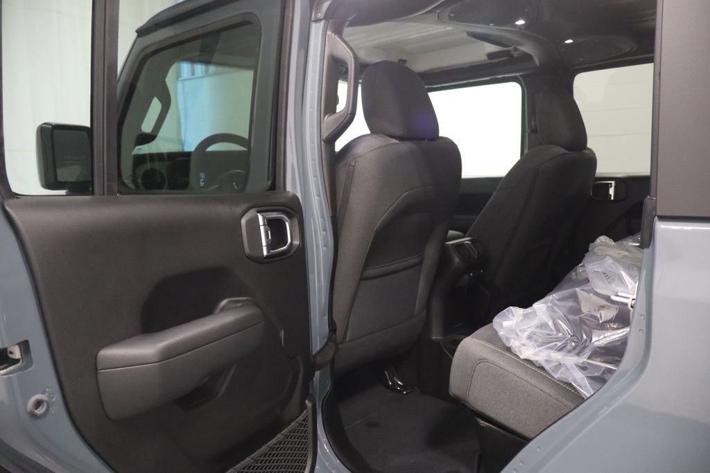 New 2025 Jeep Gladiator Sport image 12