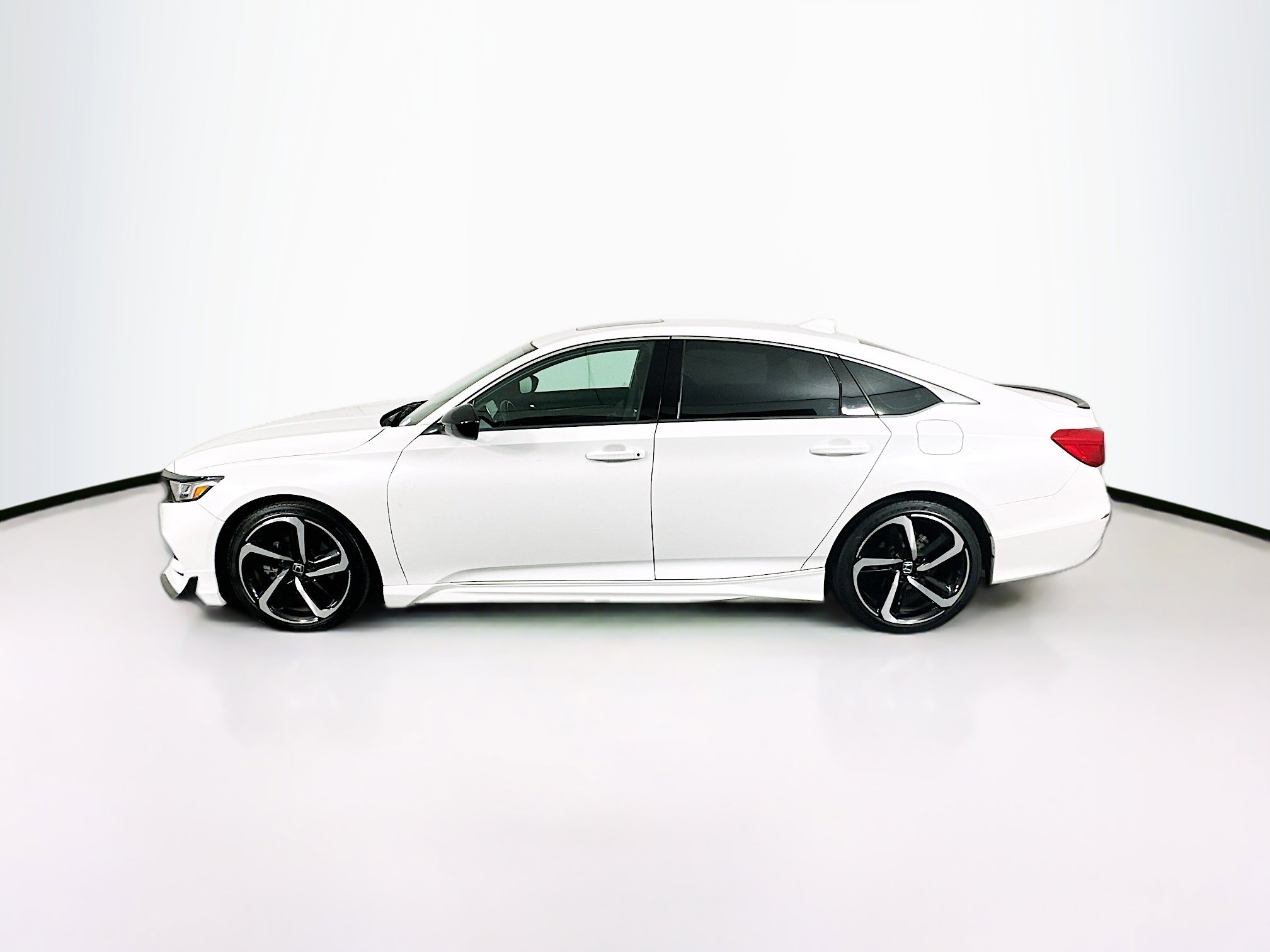 Used 2018 Honda Accord Sport image 4
