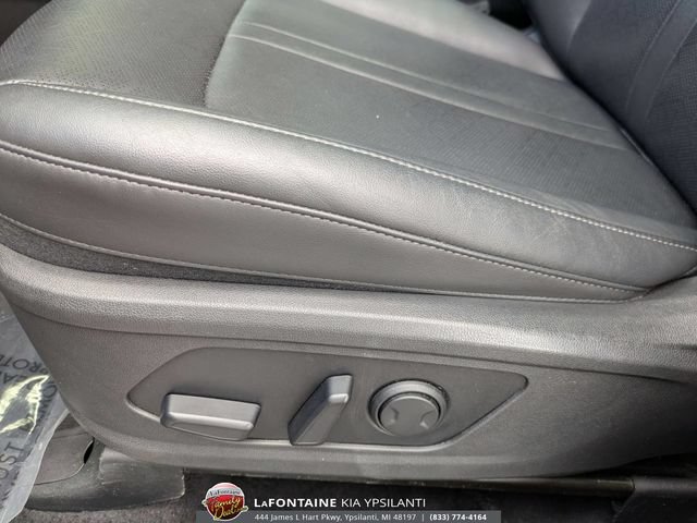 Certified 2022 Kia Sorento S w/ Panoramic Sunroof Package AWD/4WD image 14