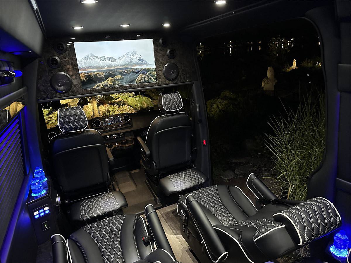 Used 2024 Mercedes-Benz Sprinter 3500 image 3
