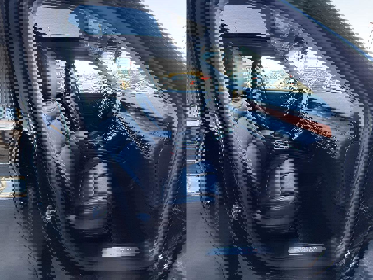 Used 2022 Lincoln Corsair Reserve w/ Equipment Group 201A image 35