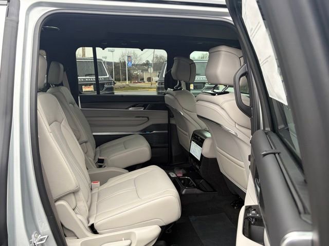 New 2026 Jeep Grand Wagoneer Summit AWD/4WD image 30