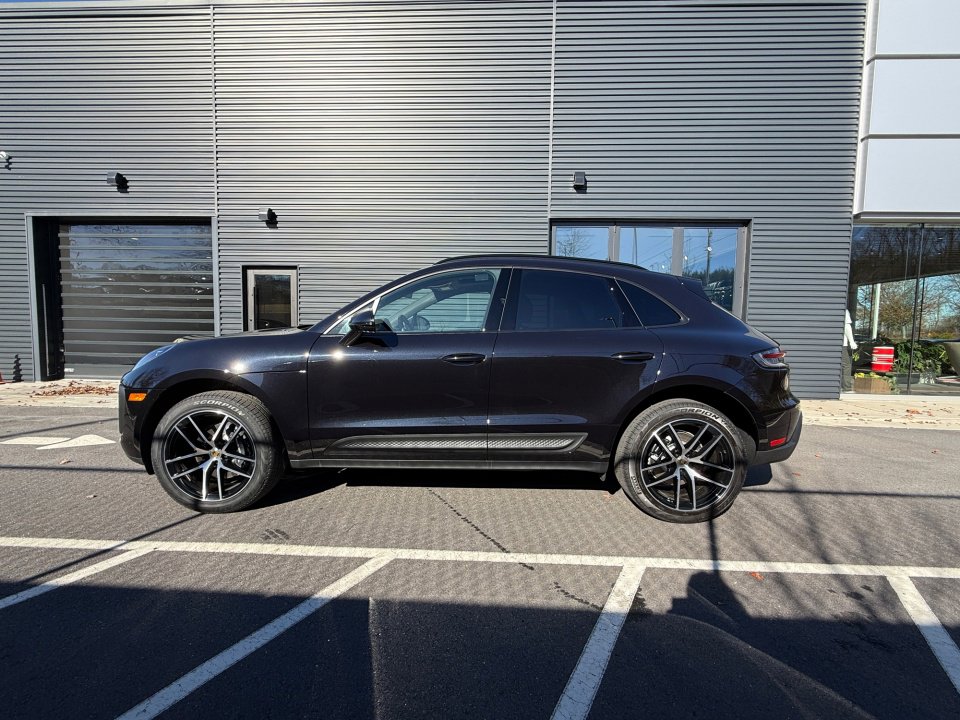 New 2026 Porsche Macan image 2