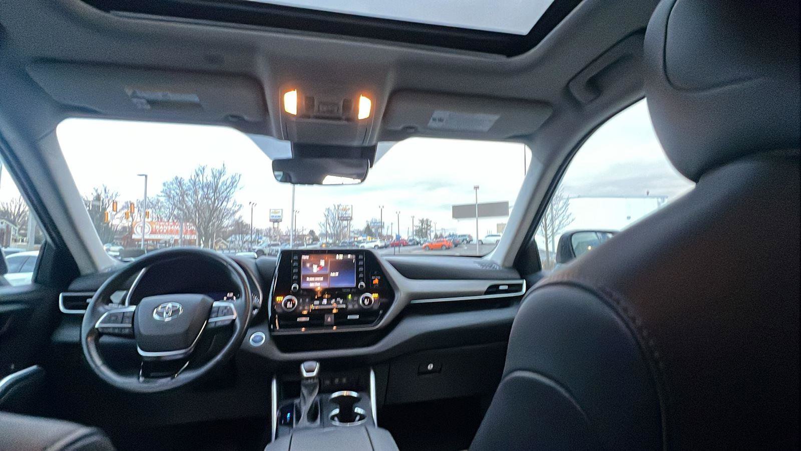 Used 2021 Toyota Highlander XLE image 21