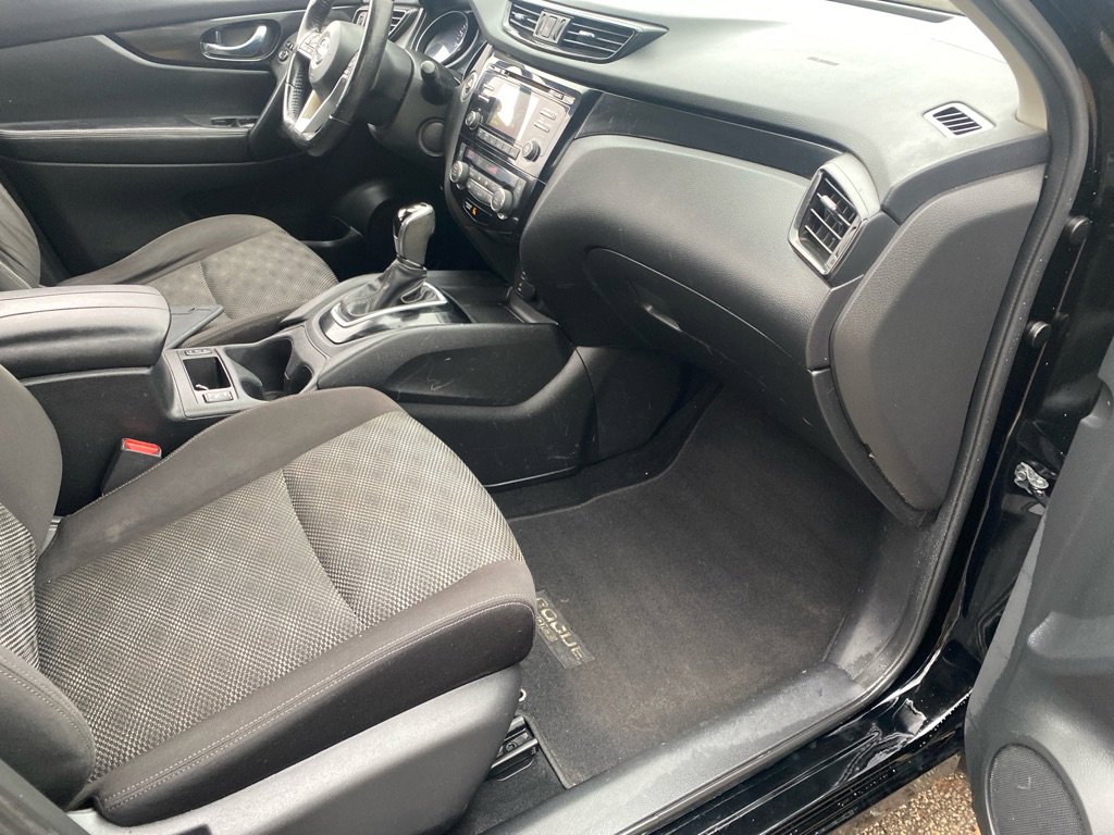 Used 2018 Nissan Rogue Sport SV w/ SV All-Weather Package AWD/4WD image 24
