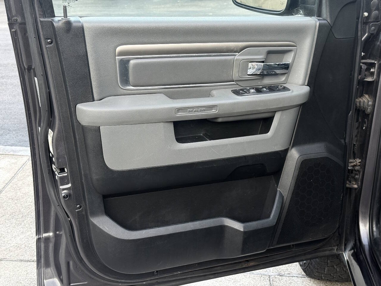 Used 2017 RAM 1500 Classic SLT AWD/4WD image 13