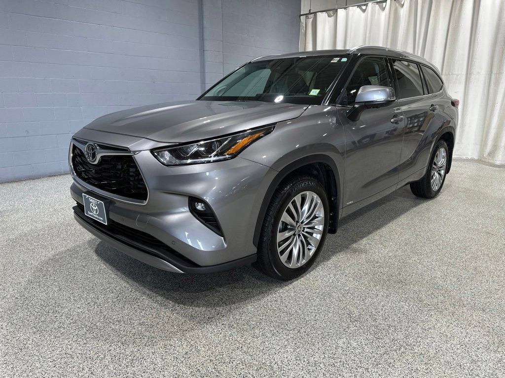 Certified 2026 Toyota Highlander Platinum AWD/4WD image 4