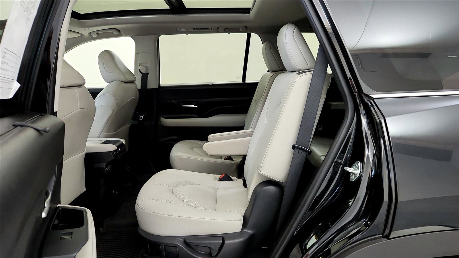 Used 2024 Toyota Grand Highlander Limited image 26