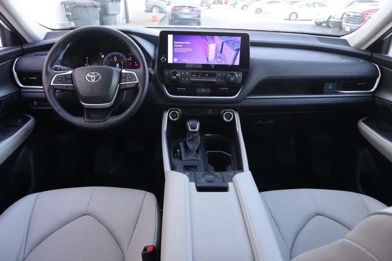 Used 2025 Toyota Grand Highlander AWD image 22