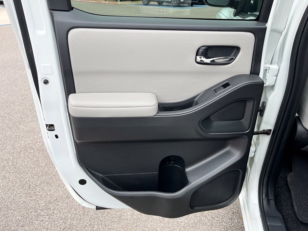 Used 2025 Nissan Frontier SV w/ SV Convenience Package RWD image 13