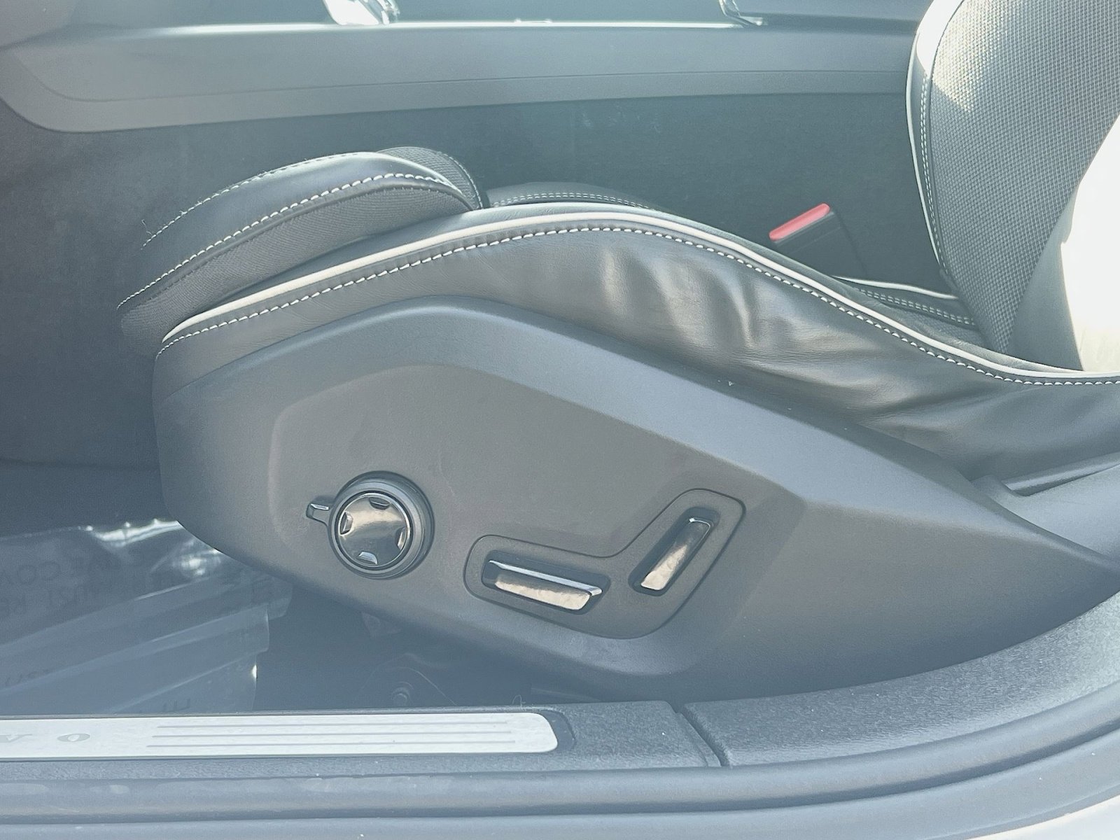 Used 2024 Volvo S60 B5 Plus w/ Climate Package image 14