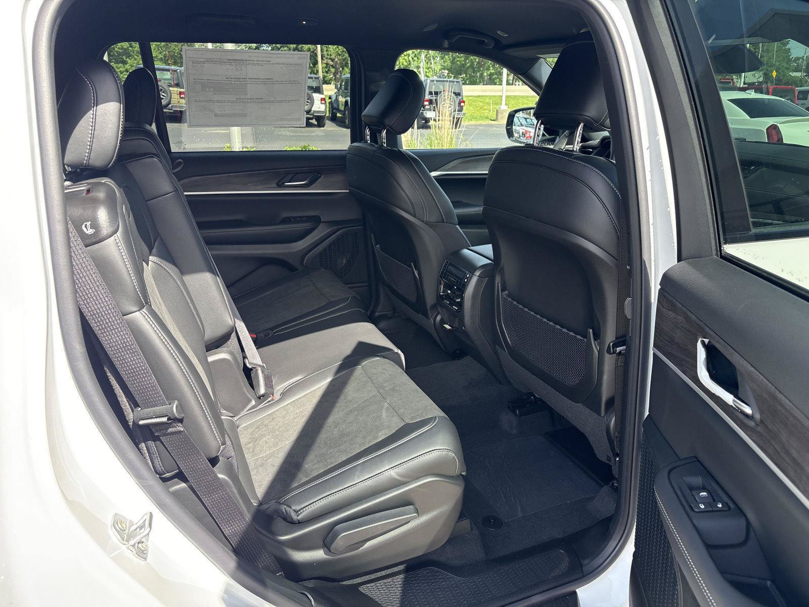 New 2026 Jeep Grand Cherokee L 4WD image 14