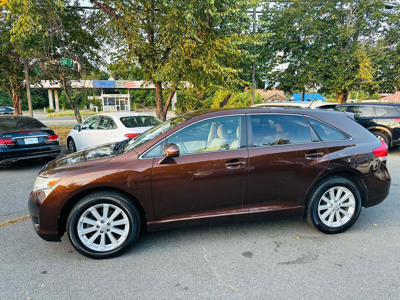 Used 2010 Toyota Venza image 3