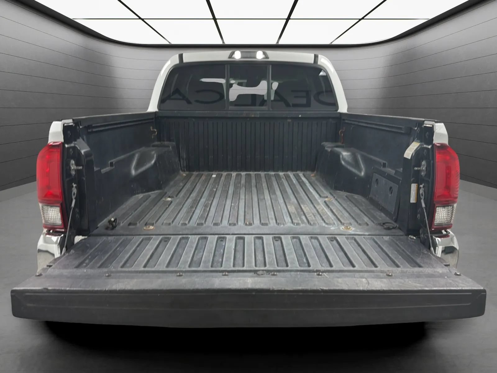 Used 2020 Toyota Tacoma SR5 RWD image 19