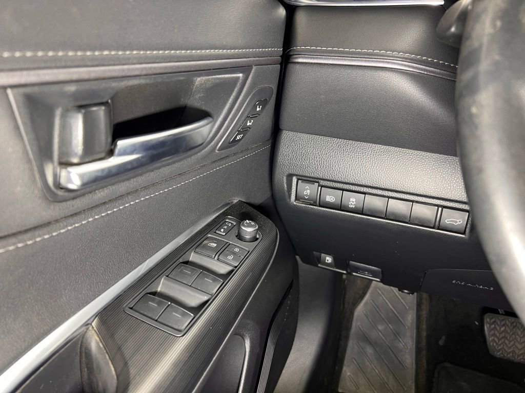 Used 2024 Toyota Venza XLE AWD/4WD image 22