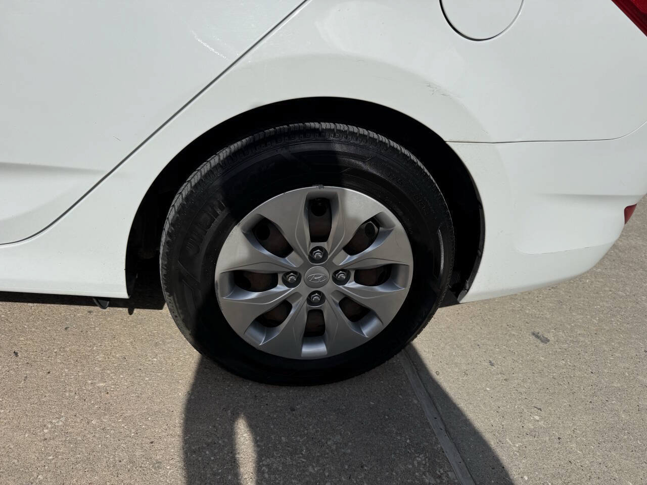 Used 2017 Hyundai Accent SE FWD image 34