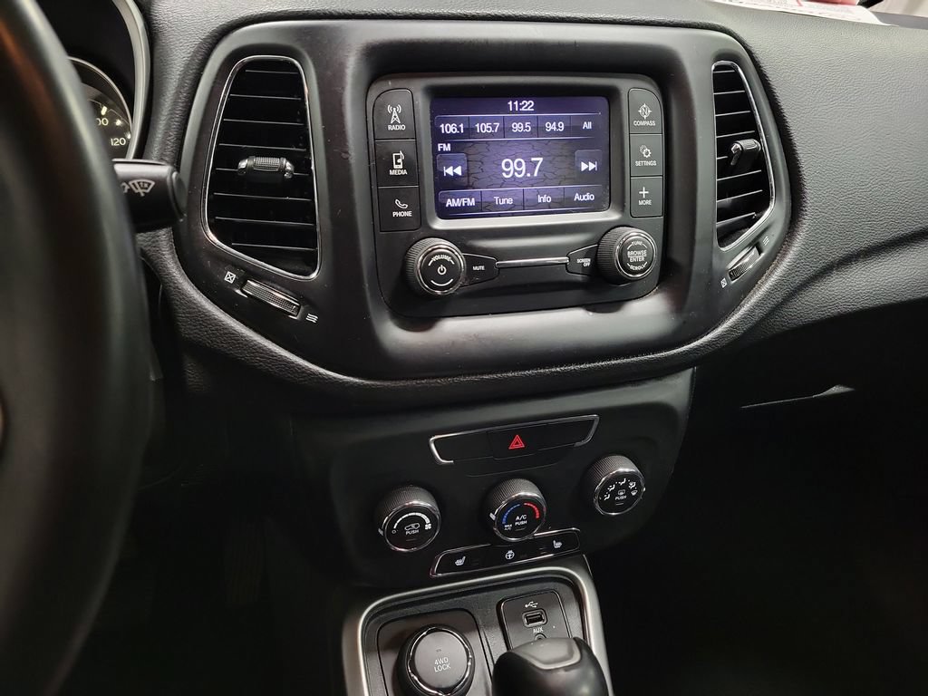 Used 2018 Jeep Compass Latitude w/ Cold Weather Group AWD/4WD image 15