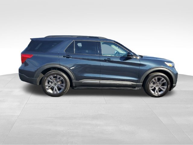 Used 2024 Ford Explorer XLT w/ Equipment Group 202A AWD/4WD image 3