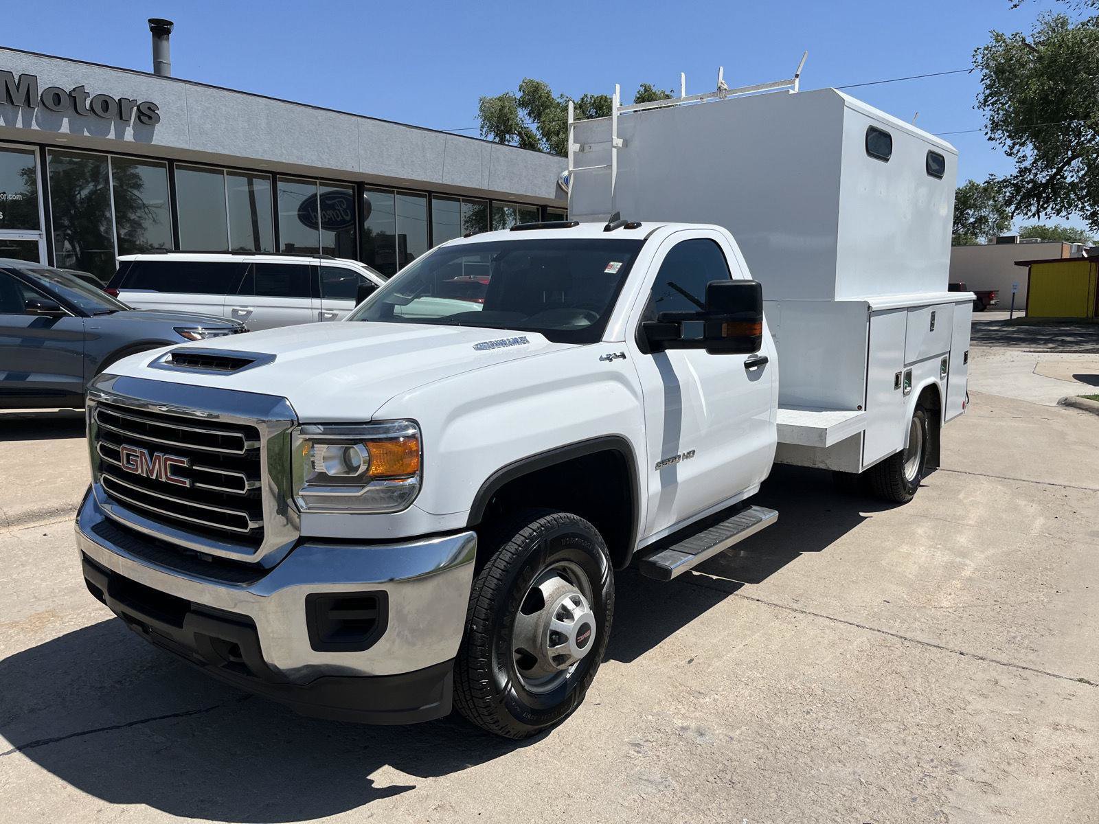 Used 2018 GMC Sierra 3500 4x4 Regular Cab w/ Sierra Convenience Package image 2