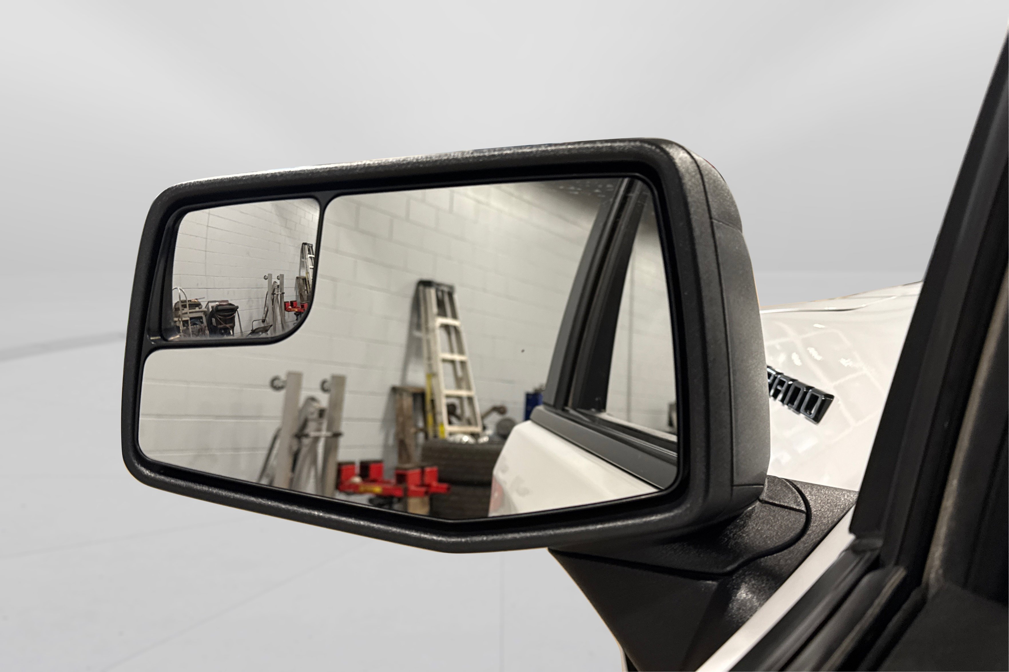 Used 2023 Chevrolet Silverado 1500 Custom image 14