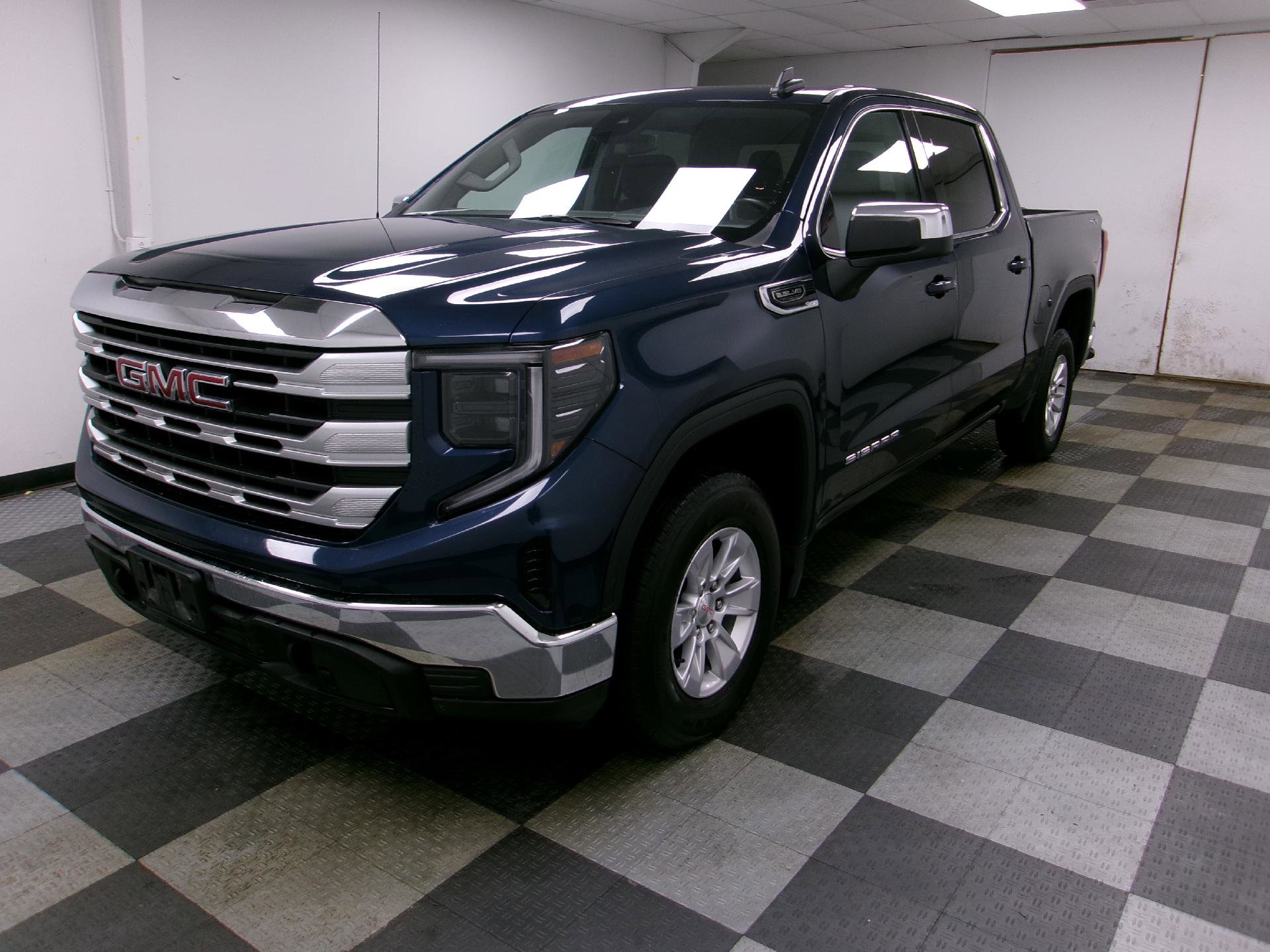 Certified 2022 GMC Sierra 1500 SLE image 1