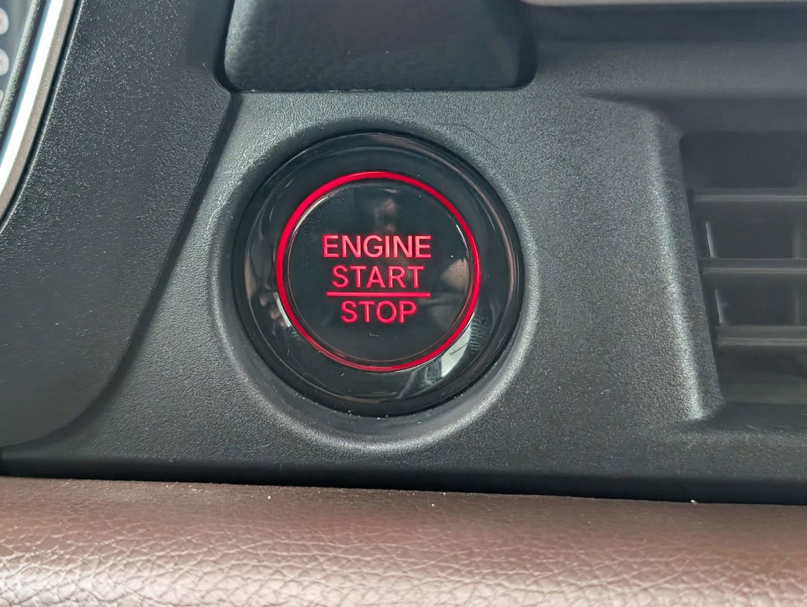 Used 2025 Honda Pilot Elite image 21