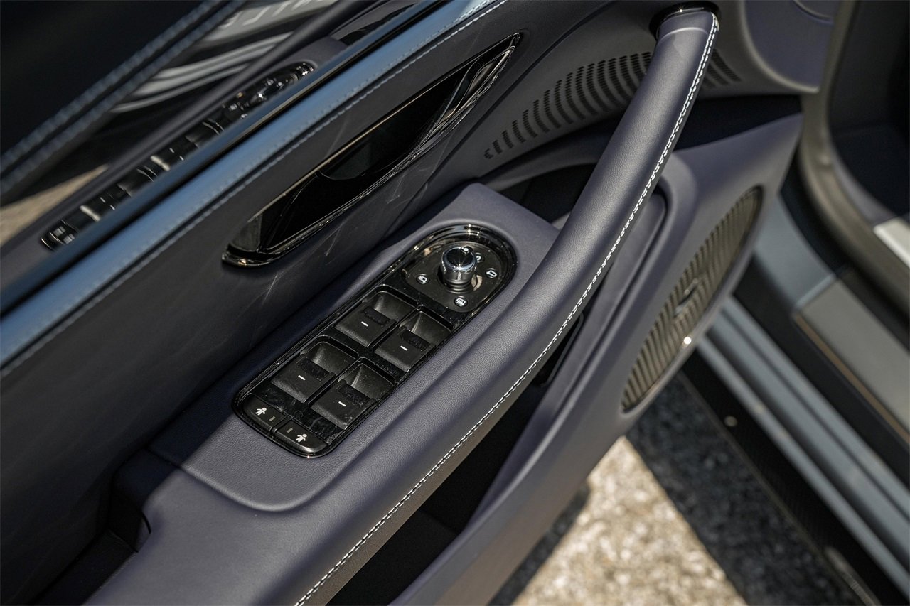 New 2025 Bentley Flying Spur Plug-In Hybrid image 32