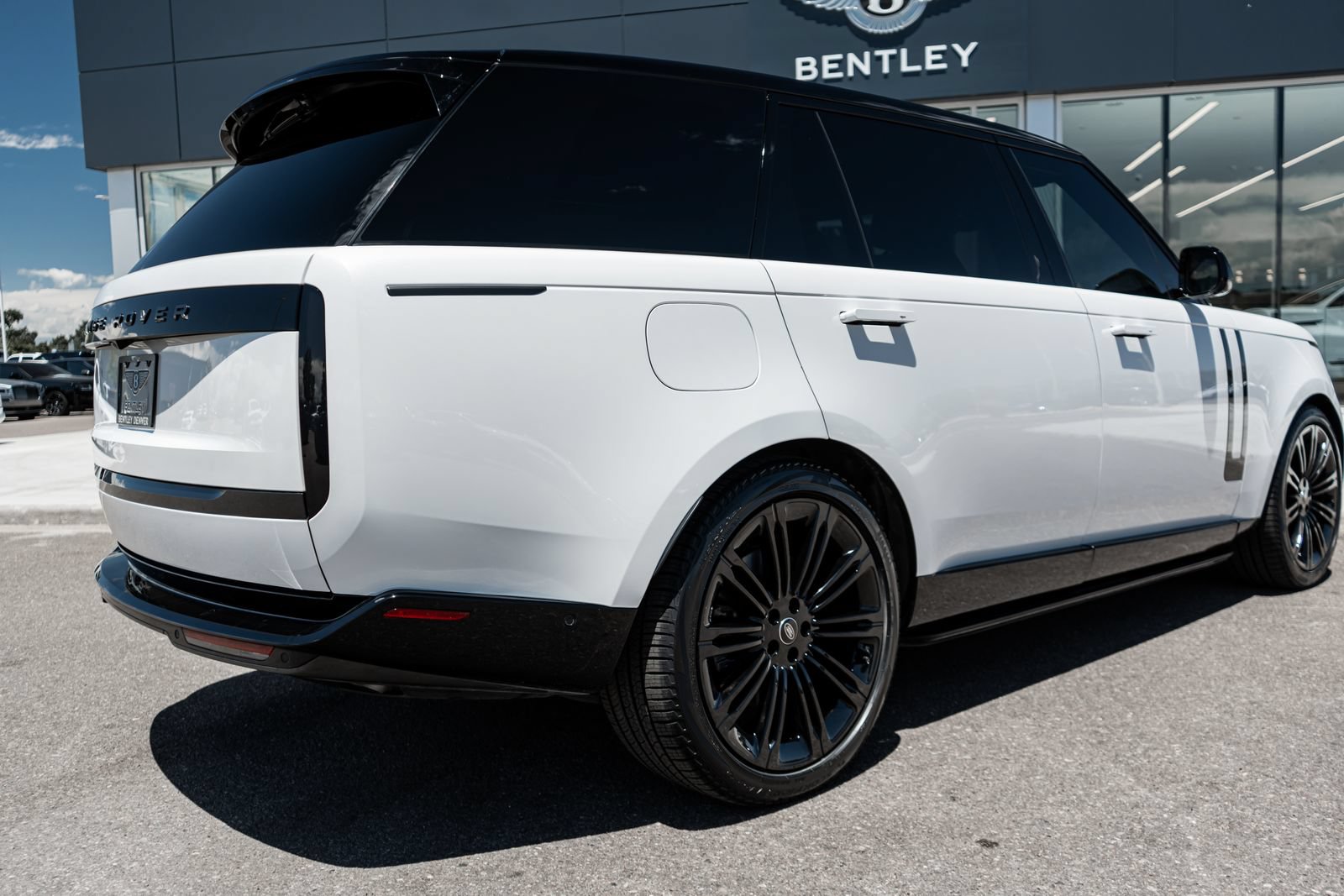 Used 2024 Land Rover Range Rover Long Wheelbase SE AWD/4WD image 13