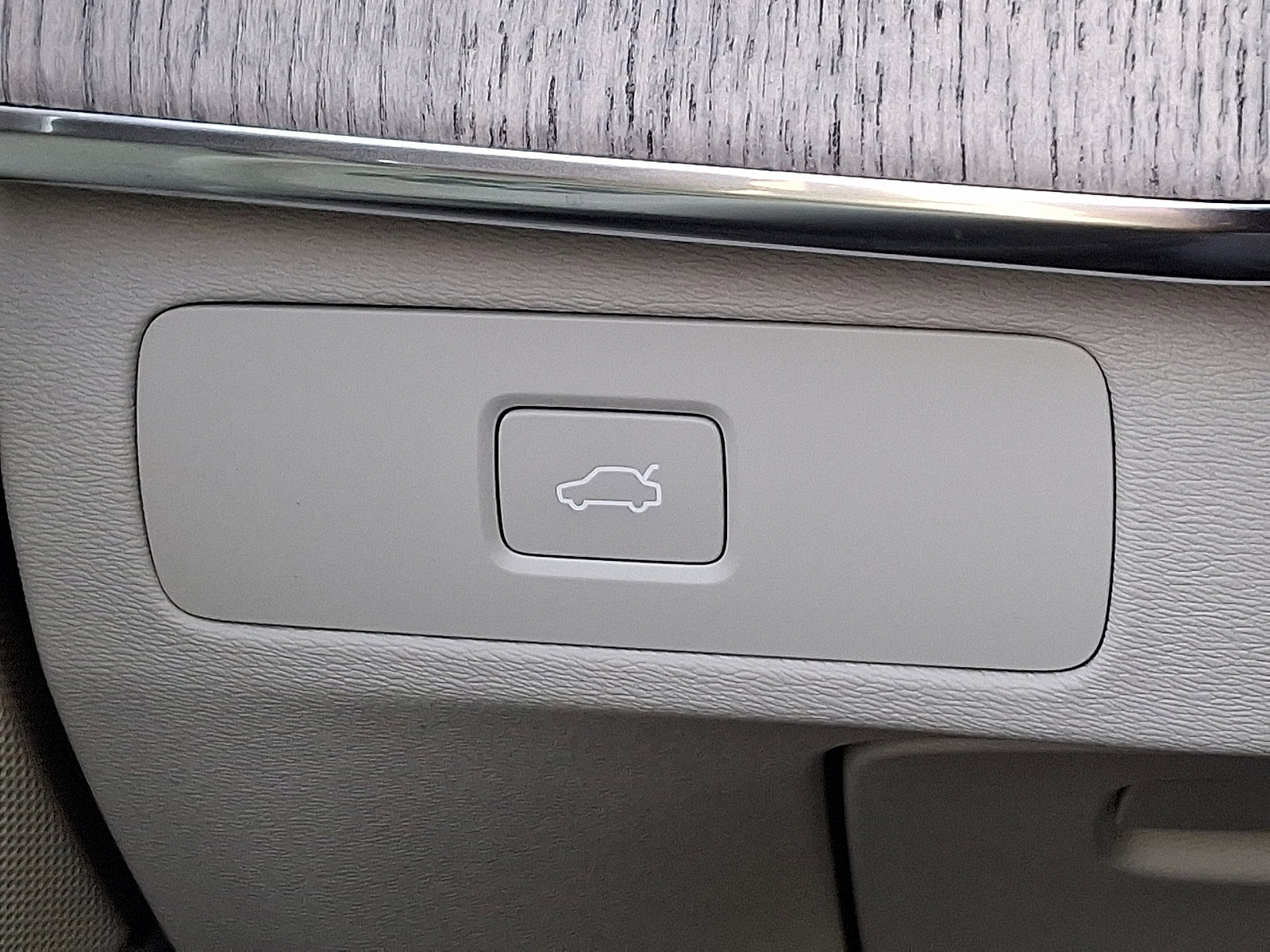 Certified 2024 Volvo XC90 B6 Plus image 25