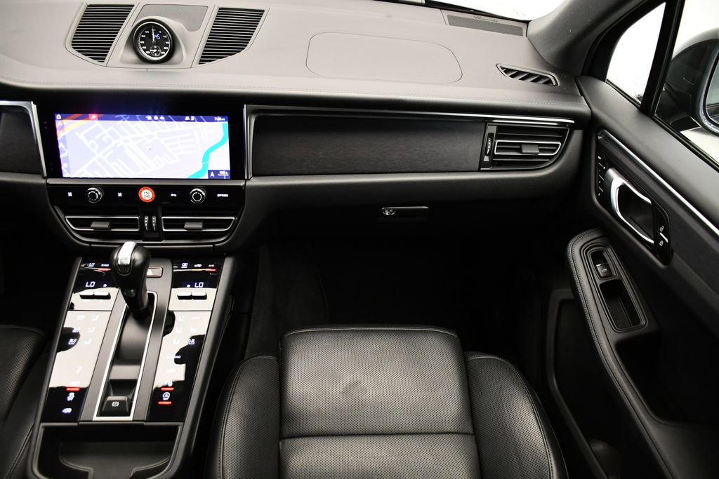 Certified 2024 Porsche Macan GTS image 24