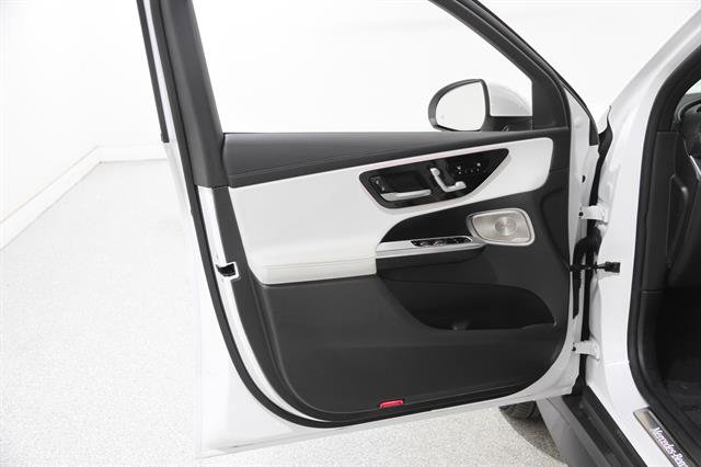 Used 2024 Mercedes-Benz GLC 300 4MATIC image 4