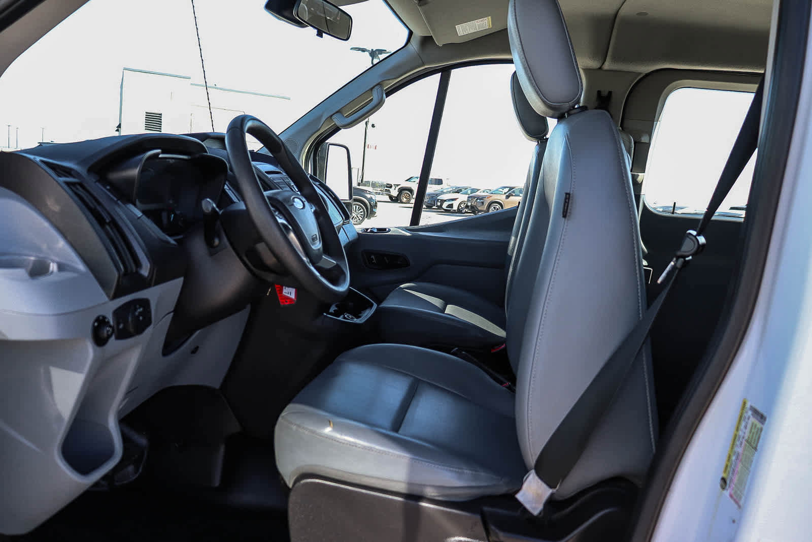 Used 2018 Ford Transit 350 XL image 18