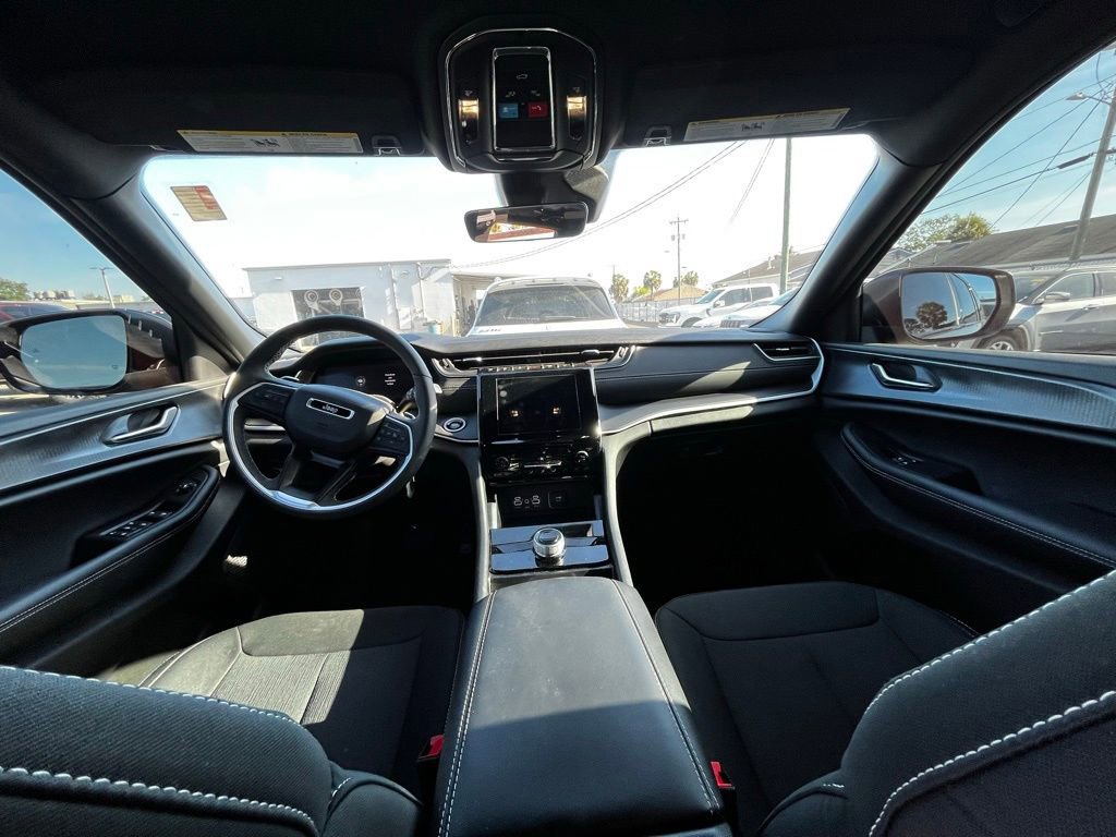 Used 2025 Jeep Grand Cherokee Laredo w/ Luxury Tech Group I image 13