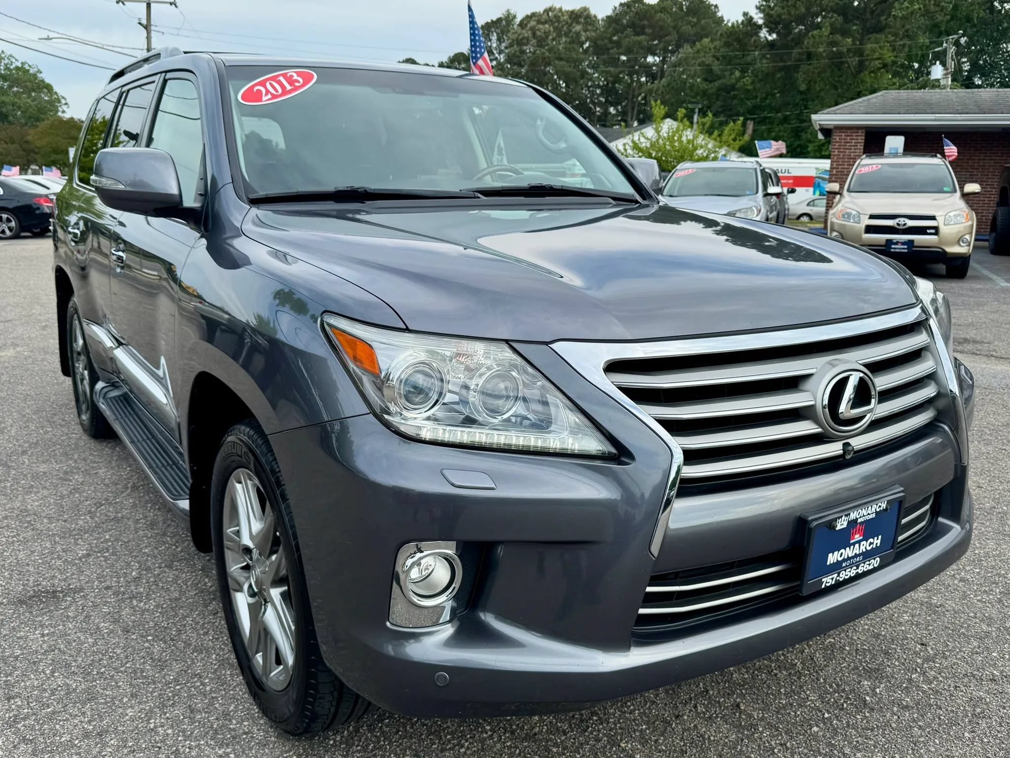 Used 2013 Lexus LX 570 4WD w/ Luxury Pkg image 7