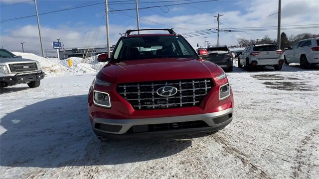 Used 2023 Hyundai Venue Limited image 3