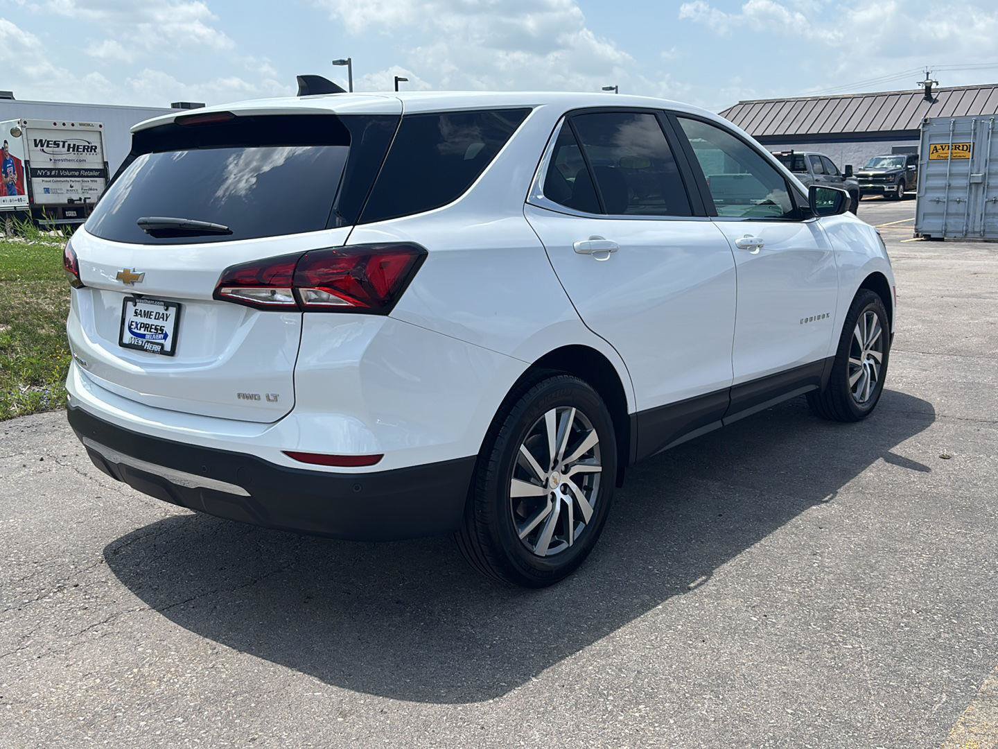 Used 2024 Chevrolet Equinox LT AWD/4WD image 7