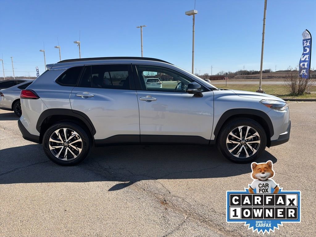 Used 2025 Toyota Corolla Cross XLE image 4