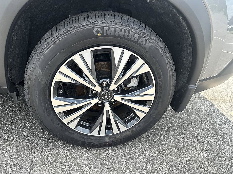 Used 2023 Nissan Rogue SV w/ SV Premium B Package FWD image 11