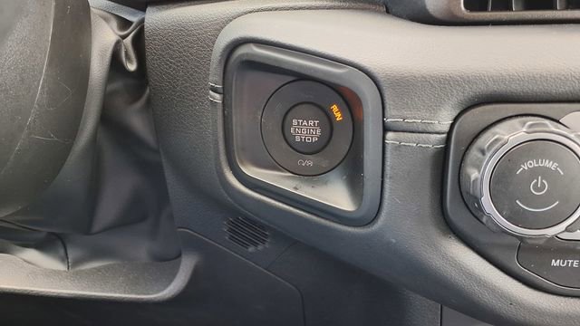 Used 2025 Jeep Wrangler Sahara image 28