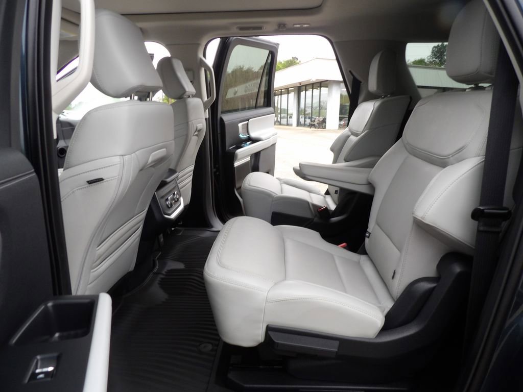 Used 2025 Ford Expedition Max Platinum AWD/4WD image 11
