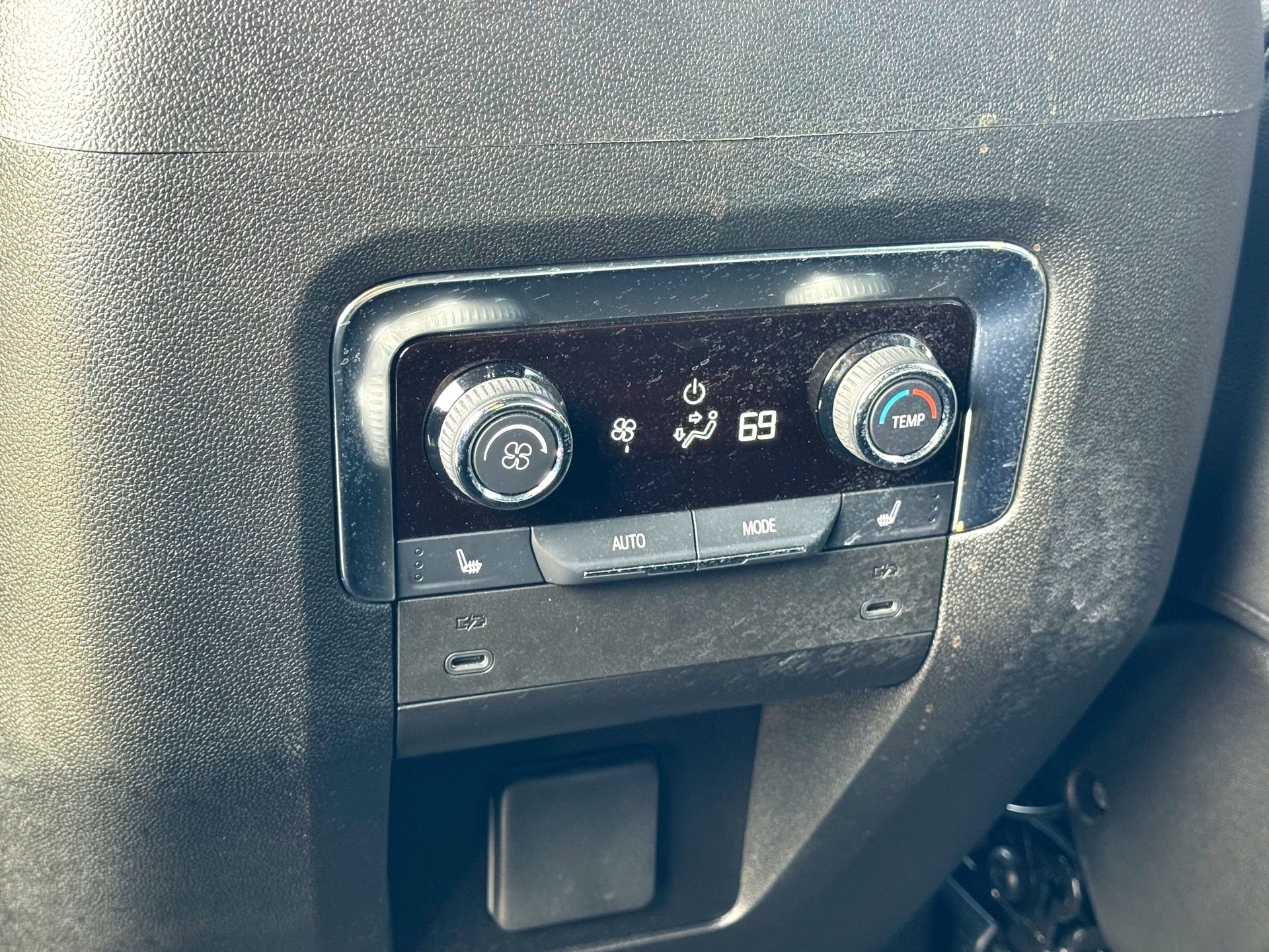 Used 2025 Chevrolet Tahoe LT w/ Comfort Package image 22