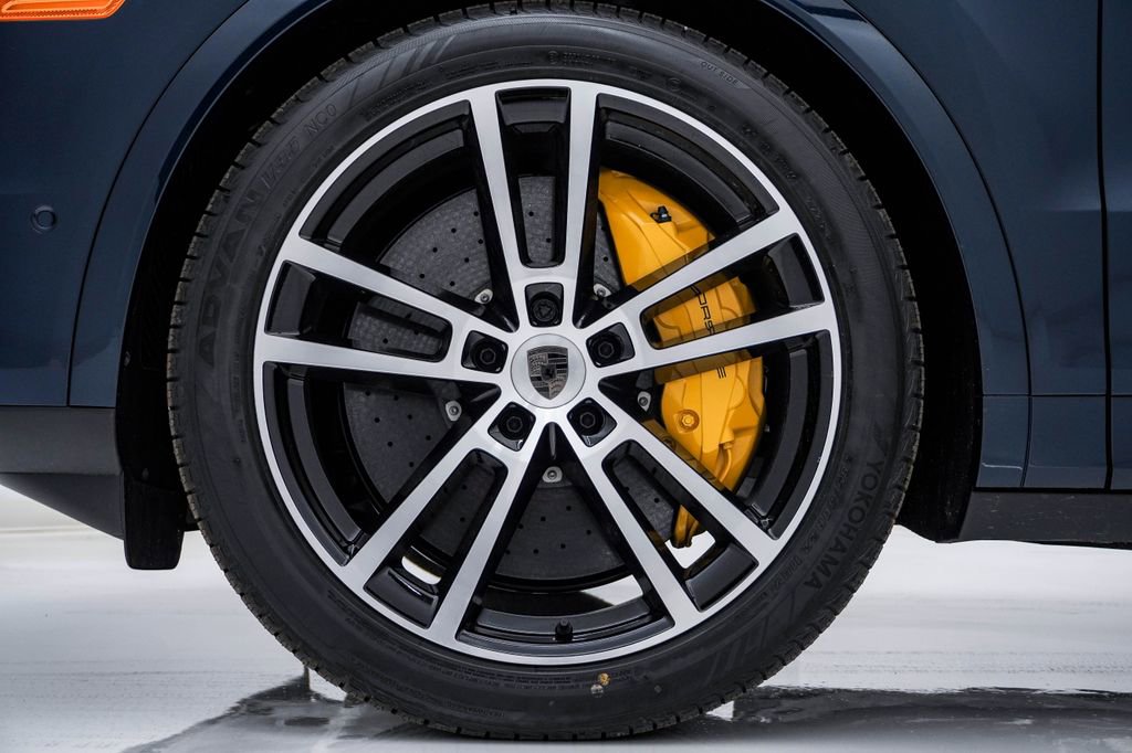 New 2026 Porsche Cayenne Turbo AWD/4WD image 13