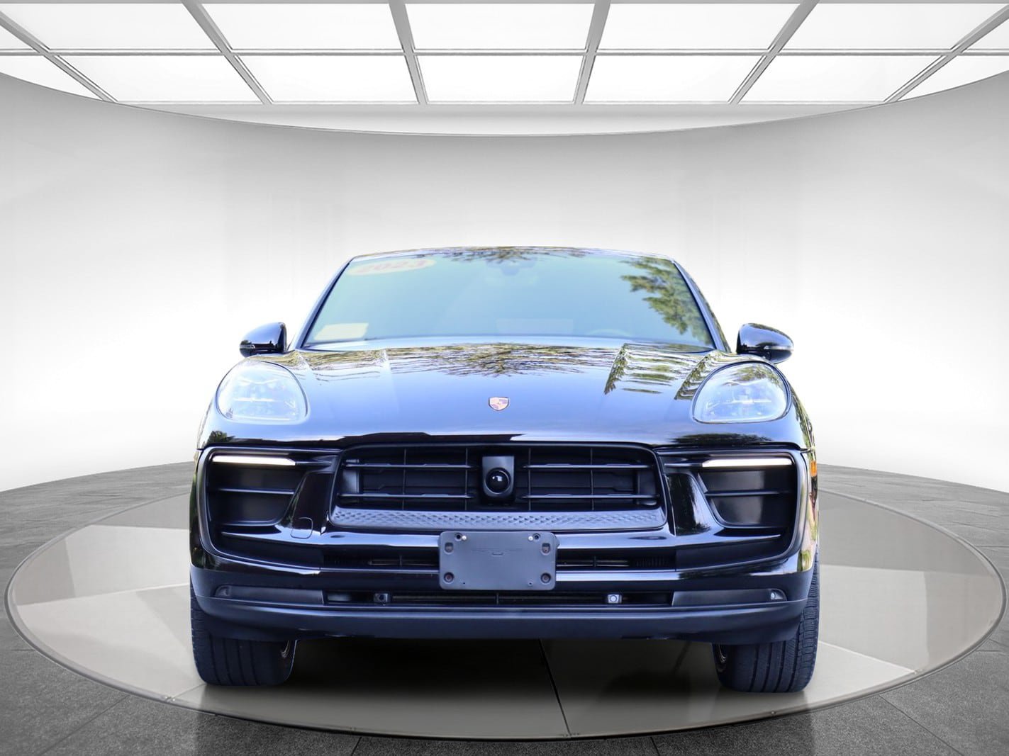 Used 2023 Porsche Macan Turbo AWD/4WD image 2