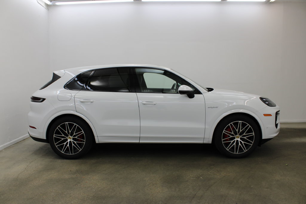 Used 2024 Porsche Cayenne S AWD/4WD image 9