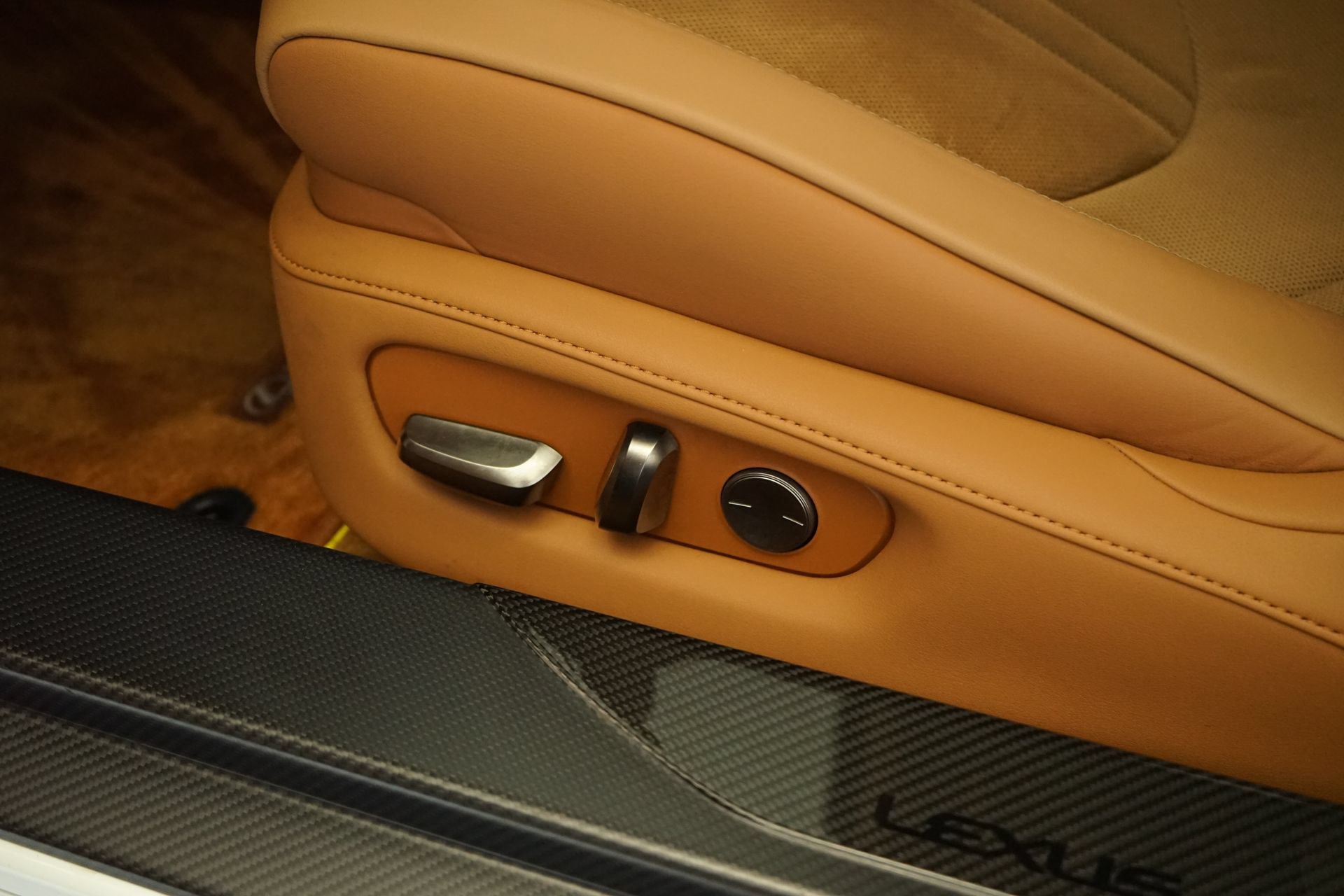 Used 2018 Lexus LC 500 Coupe w/ Performance Package RWD image 34