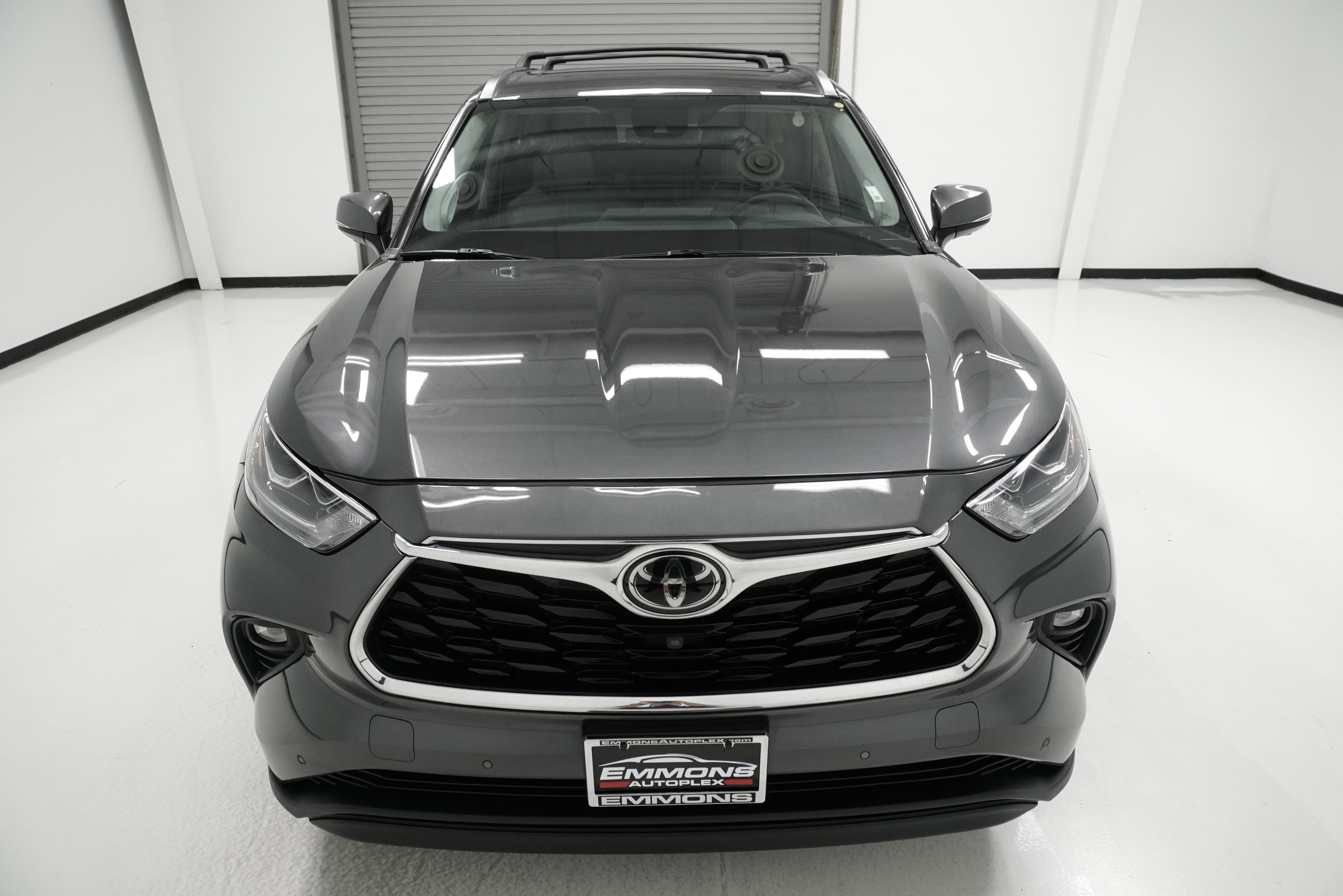 Used 2022 Toyota Highlander Limited image 2