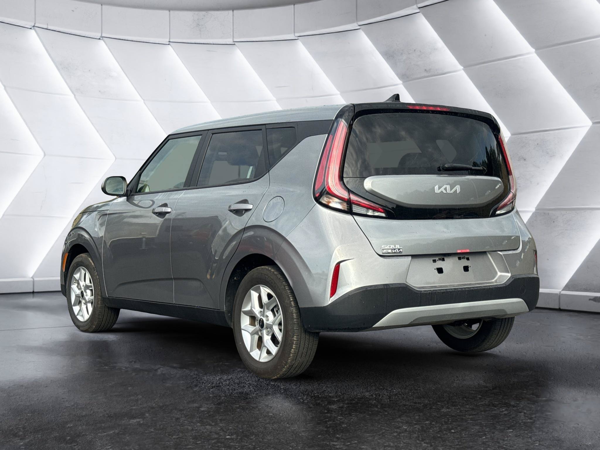 Certified 2025 Kia Soul LX w/ LX Technology Package FWD image 4