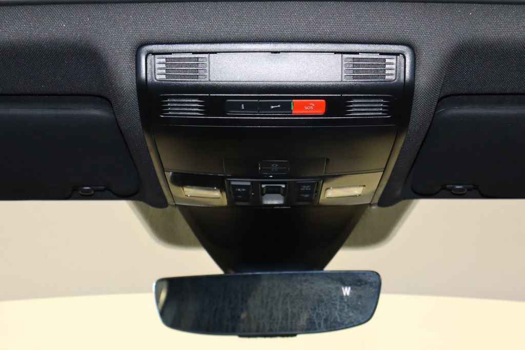 Used 2023 Volkswagen Tiguan SE R-Line FWD image 24