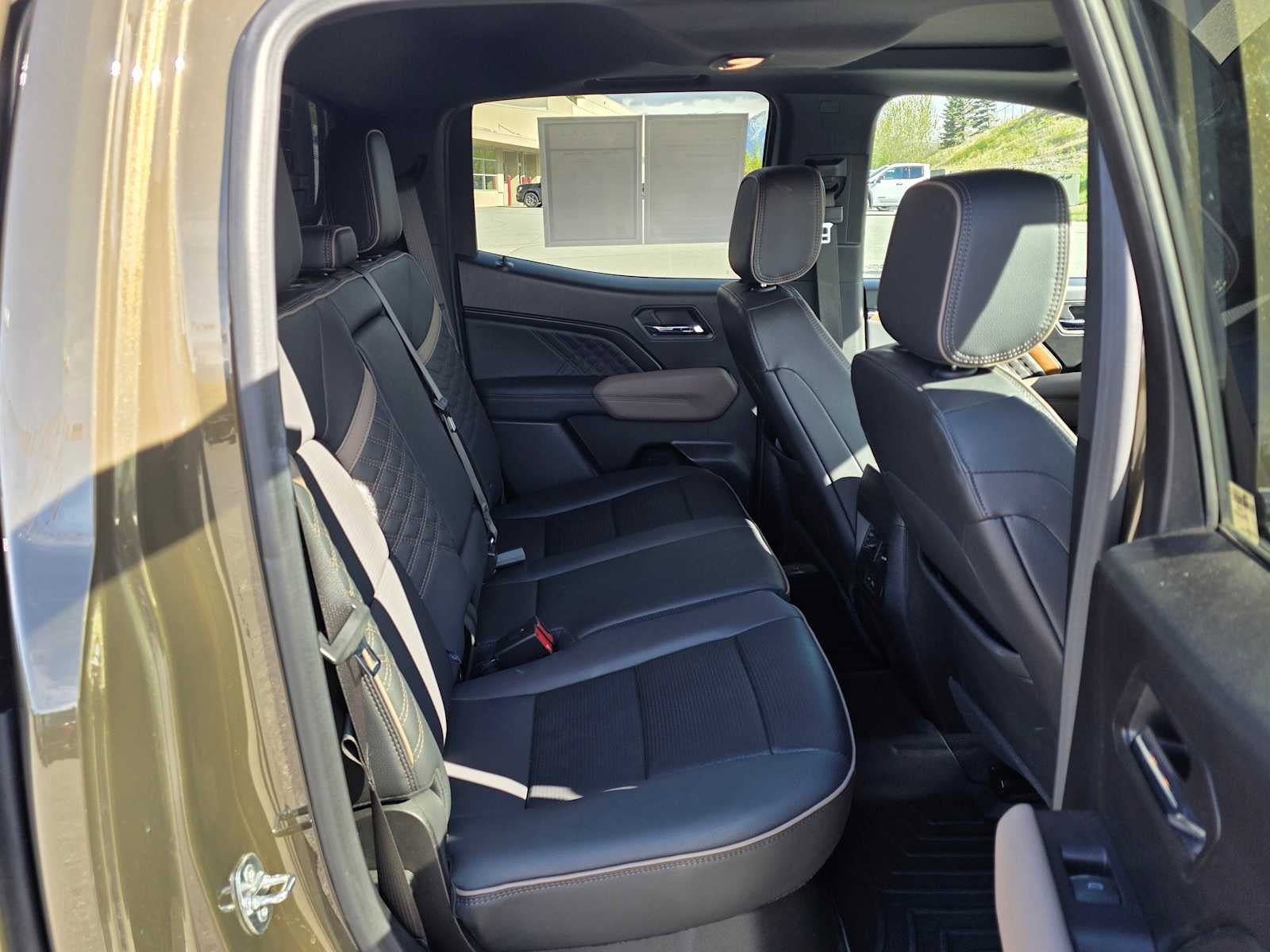 Used 2024 GMC Canyon Denali AWD/4WD image 12
